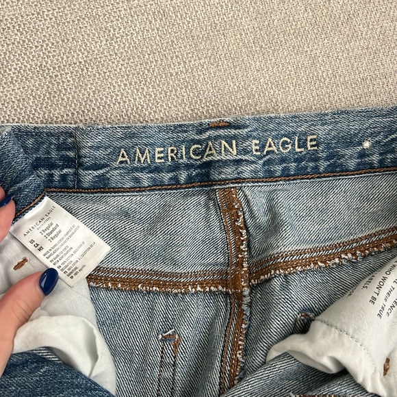 American Eagle light washed ripped jeans - Picture 3 of 4